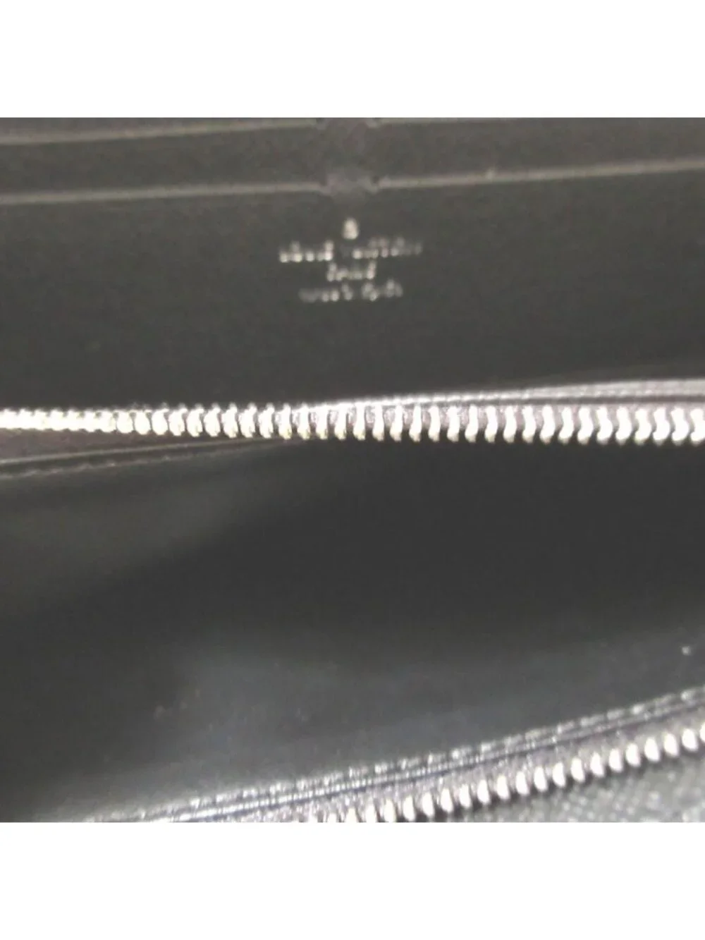 Louis Vuitton Taiga Zippy Dragonne Black L-shaped Zipper Wallet